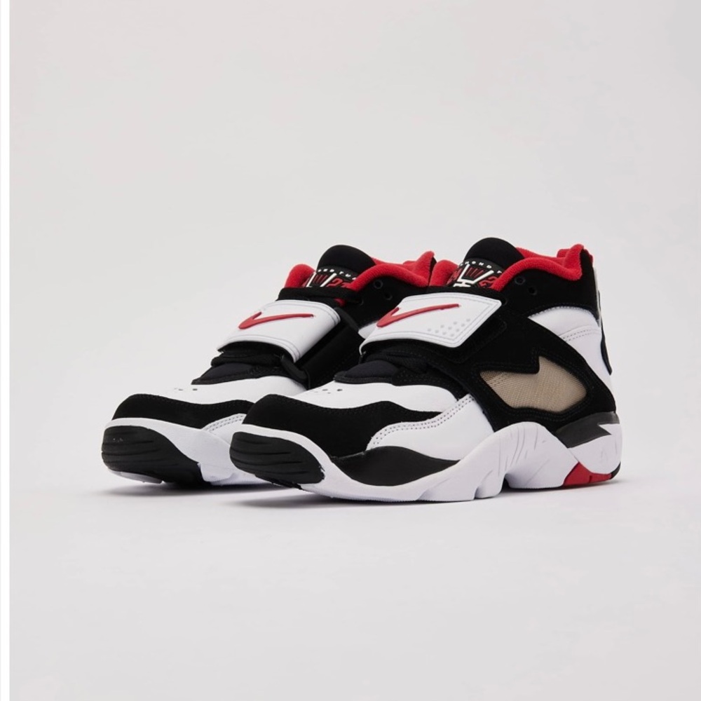 New Nike Air Diamond Turf